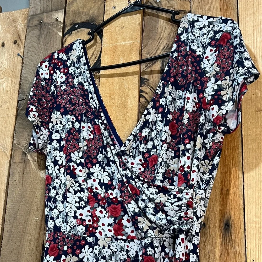 Kaileigh (stitch fix haul) Floral Wrap Midi Dress - Navy, Red & White, grey - Picture 4 of 6